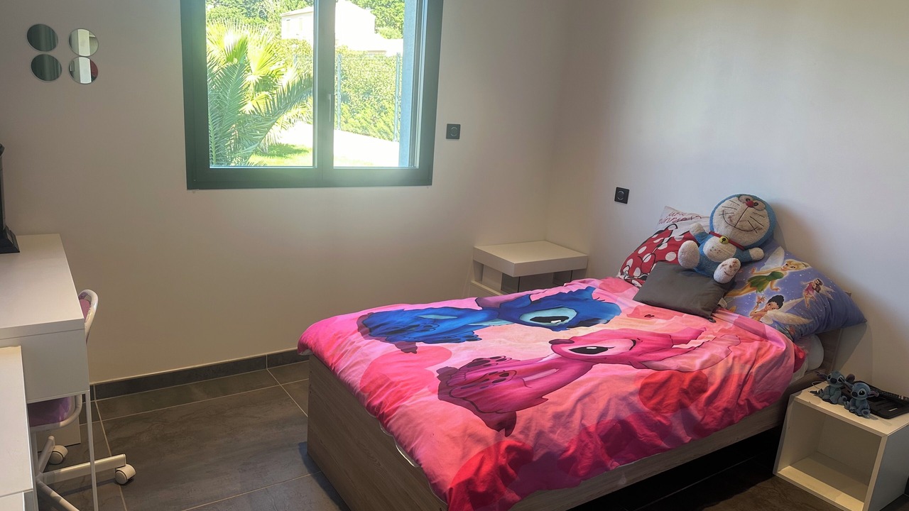 Photo of Bedroom in Rochefort-du-Gard