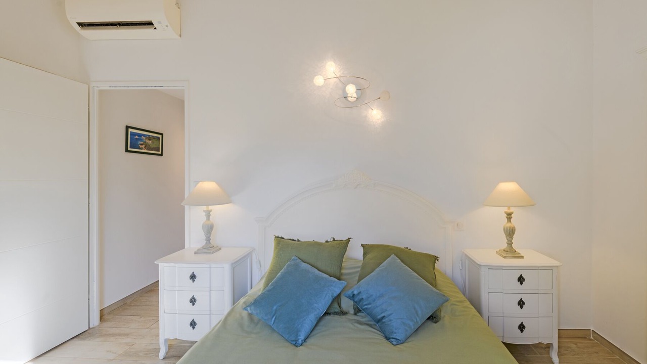 Photo of Bedroom in Maussane