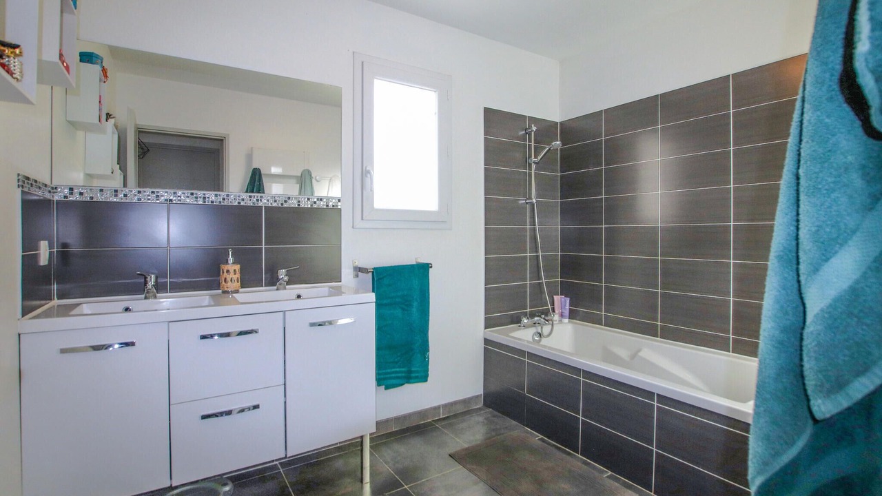 Photo of Bathroom in Morieres-les-Avignon