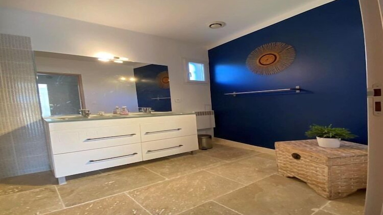 Photo of Bathroom in Tavel