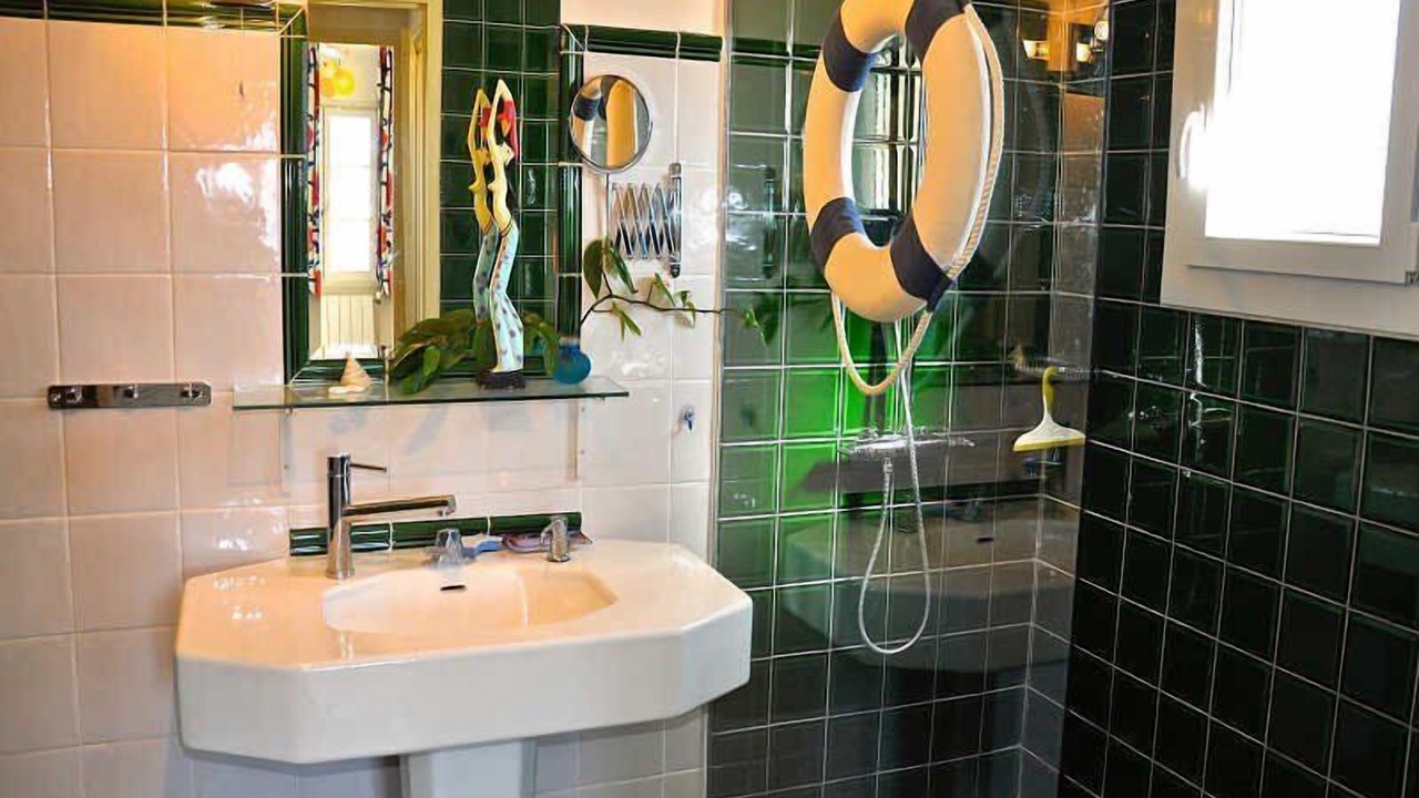 Photo of Bathroom in Saint-Martin-de-Castillon