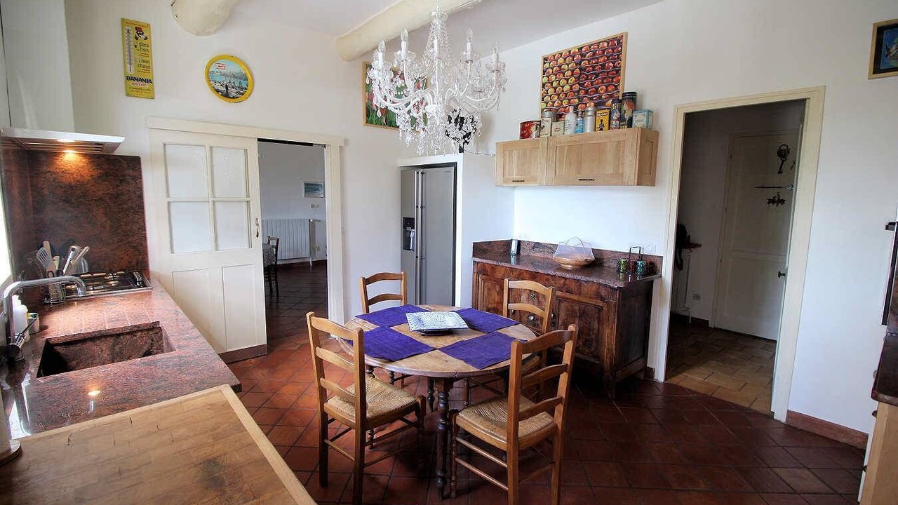 Photo of Kitchen in Saint-Martin-de-Castillon