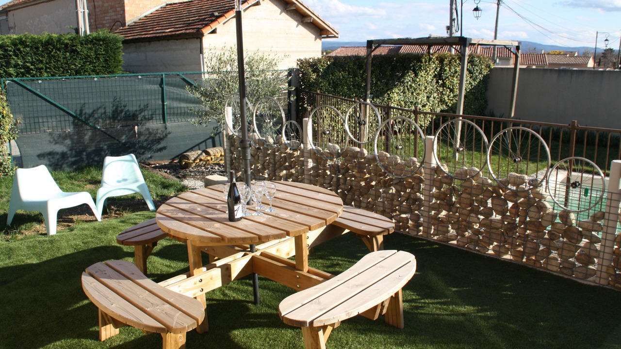 Photo of Outdoor in Caromb
