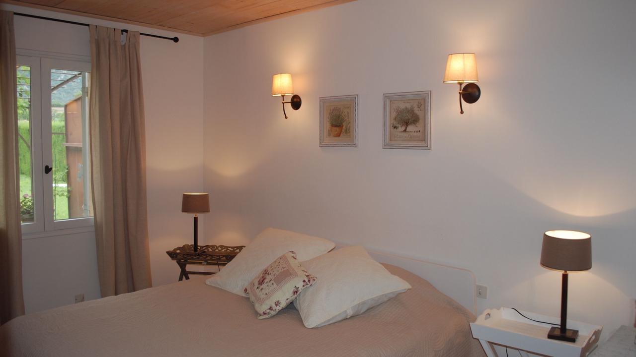 Photo of Bedroom in Maubec