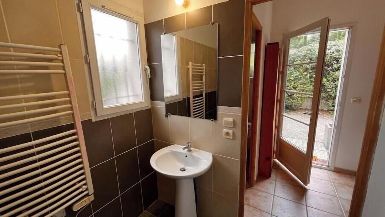 Photo of Bathroom in Venelles