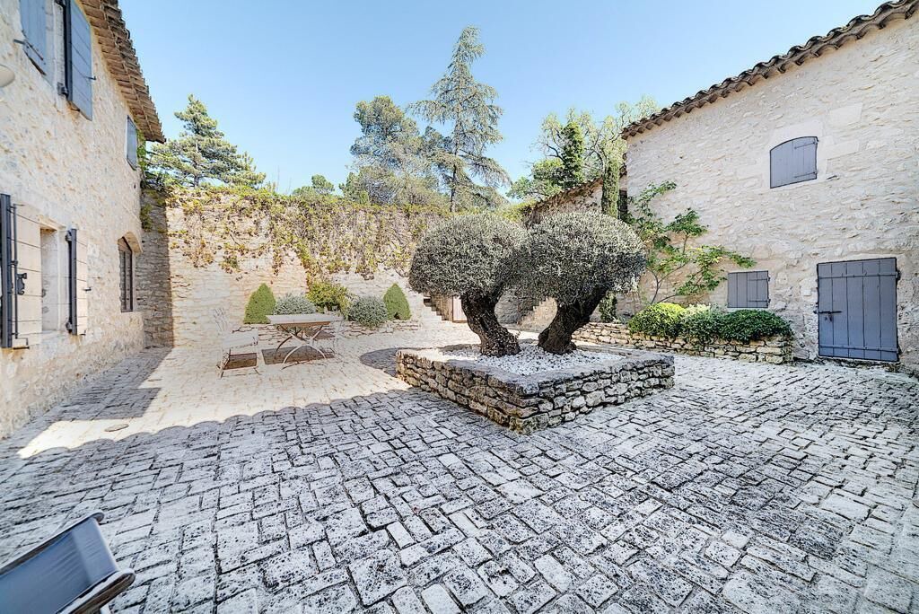Photo of Outdoor in Lacoste