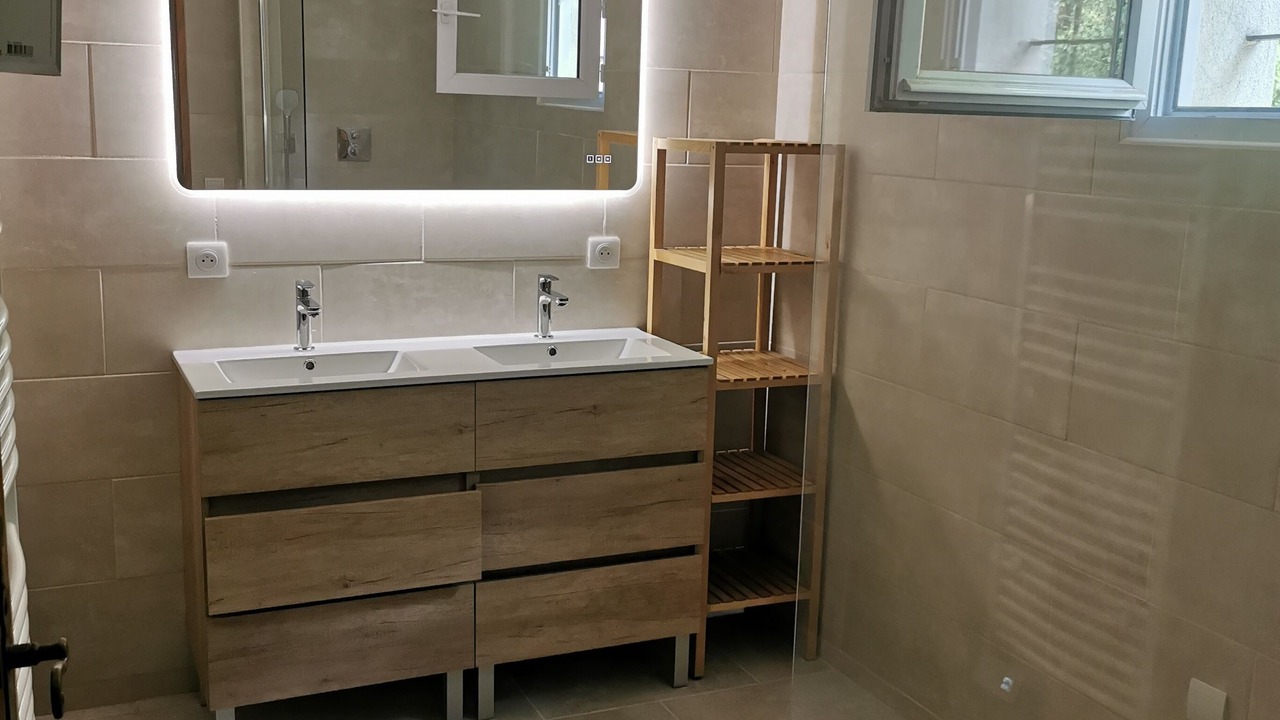 Photo of Bathroom in Venelles