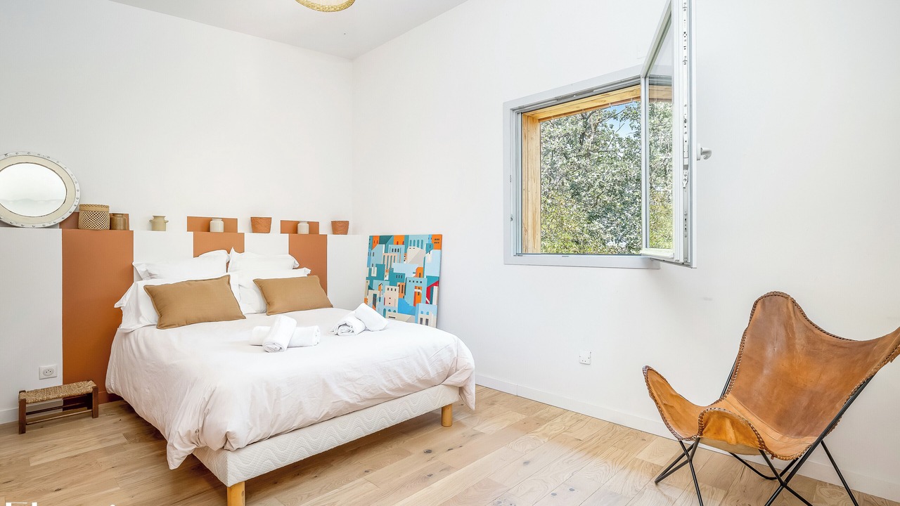 Photo of Bedroom in La Roque-d'Antheron