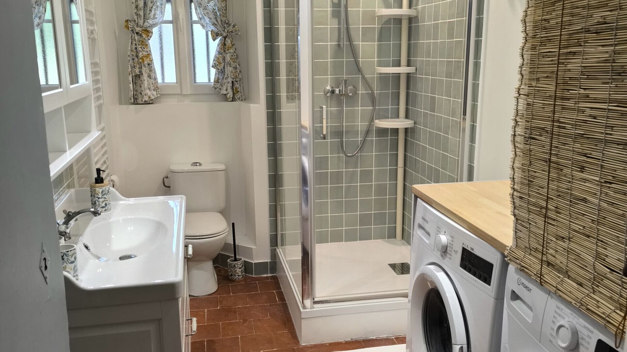 Photo of Bathroom in Roumoules