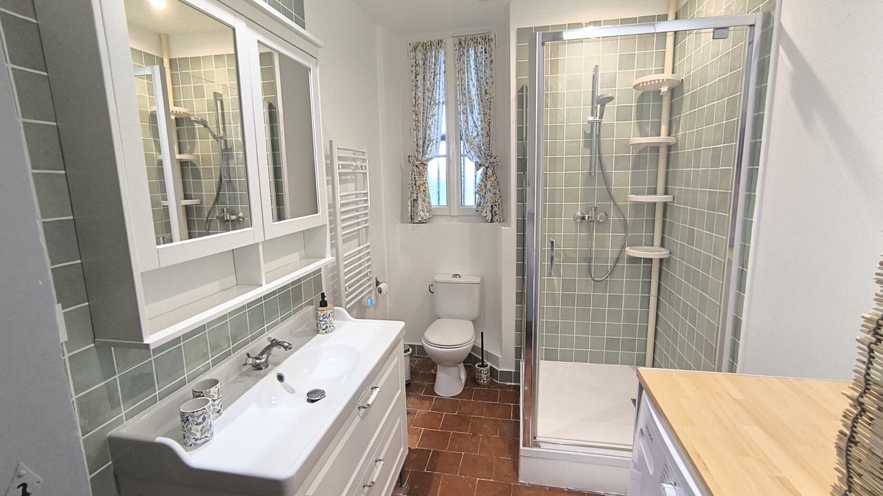 Photo of Bathroom in Roumoules