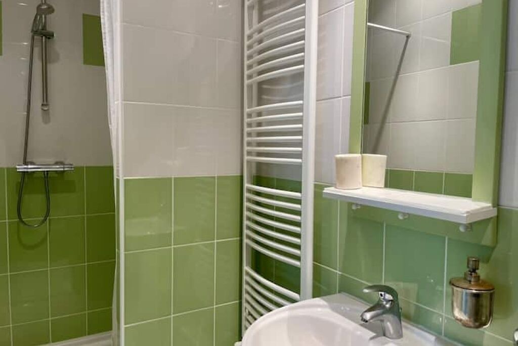 Photo of Bathroom in Arles