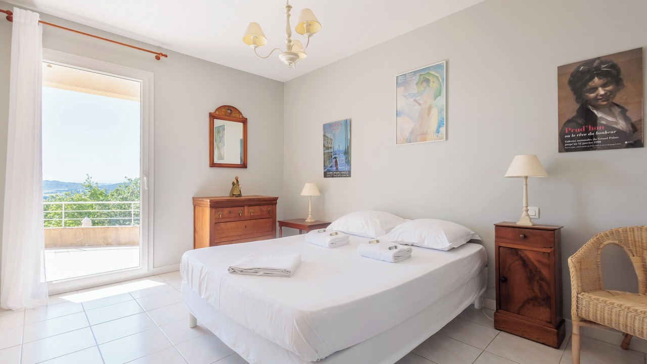 Photo of Bedroom in Rochefort-du-Gard