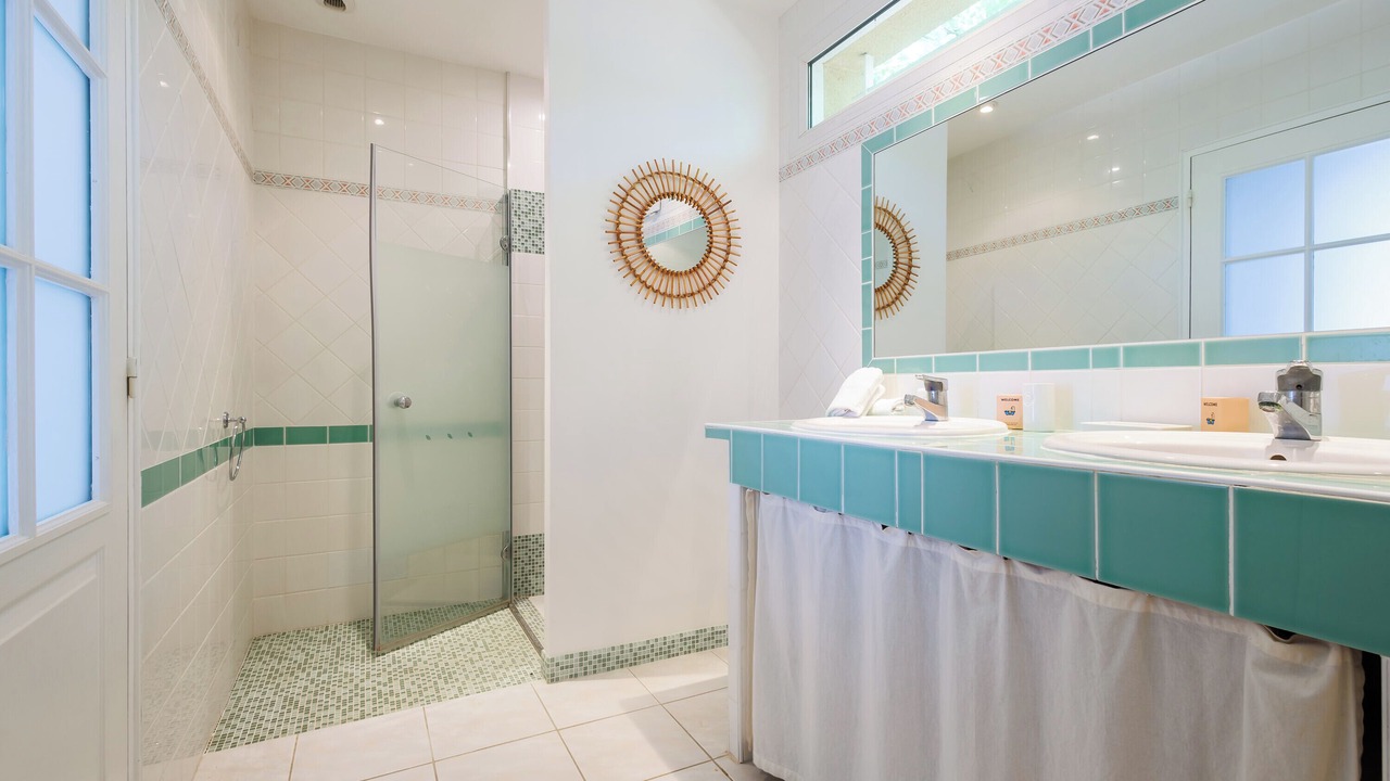 Photo of Bathroom in Rochefort-du-Gard