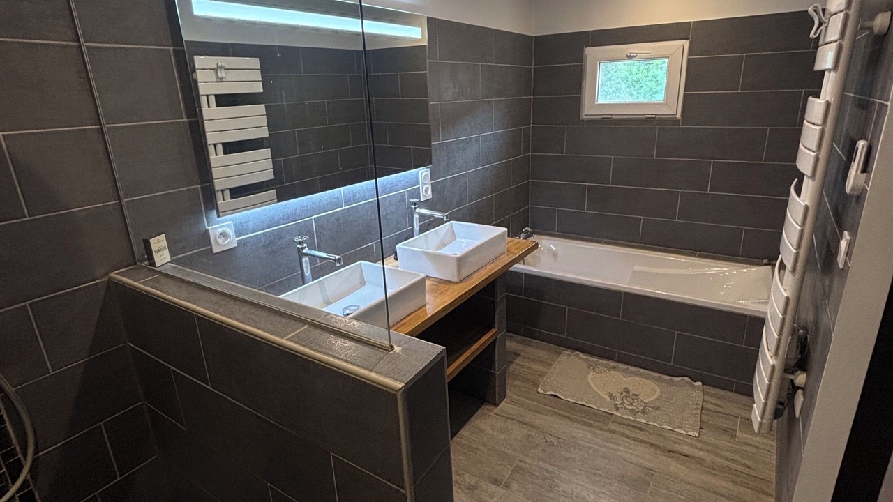 Photo of Bathroom in Crestet