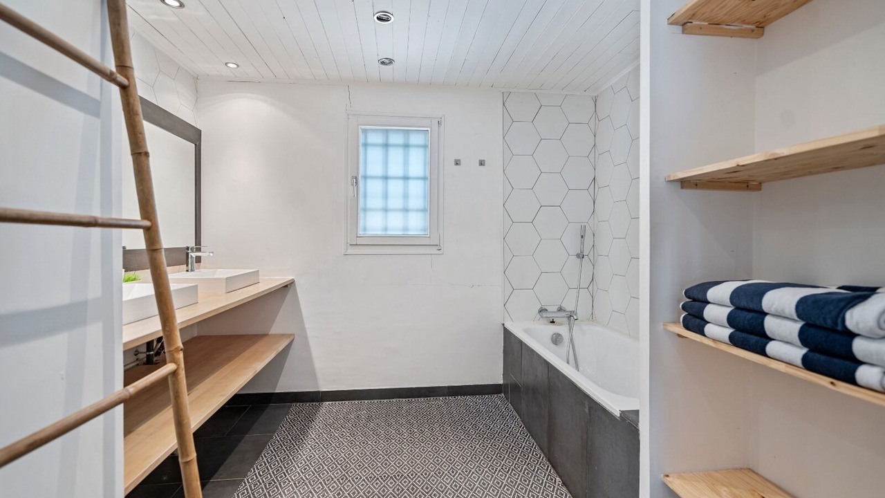 Photo of Bathroom in Saint-Maximin-la-Sainte-Baume
