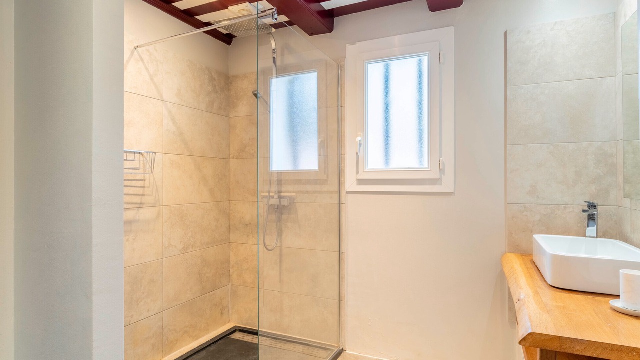 Photo of Bathroom in Molleges