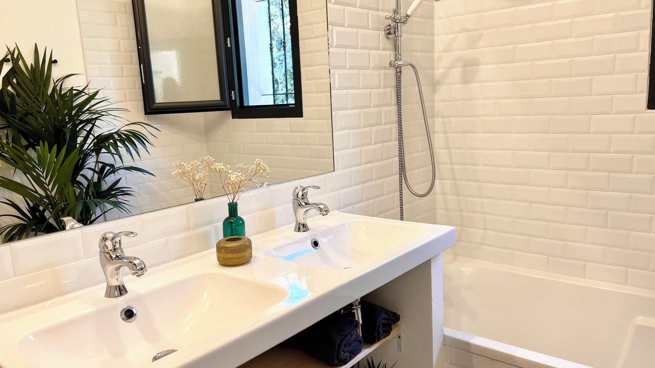 Photo of Bathroom in Venasque