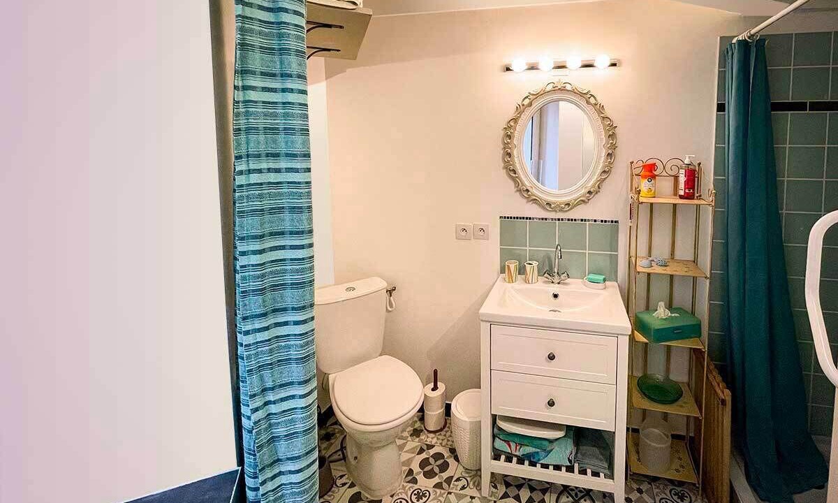 Photo of Bathroom in Hyeres City Centre