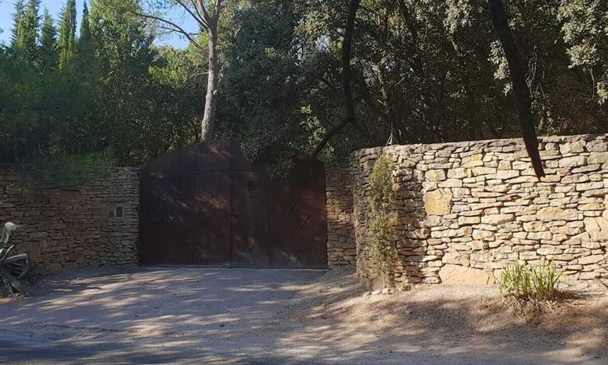 Photo of Outdoor in Orange