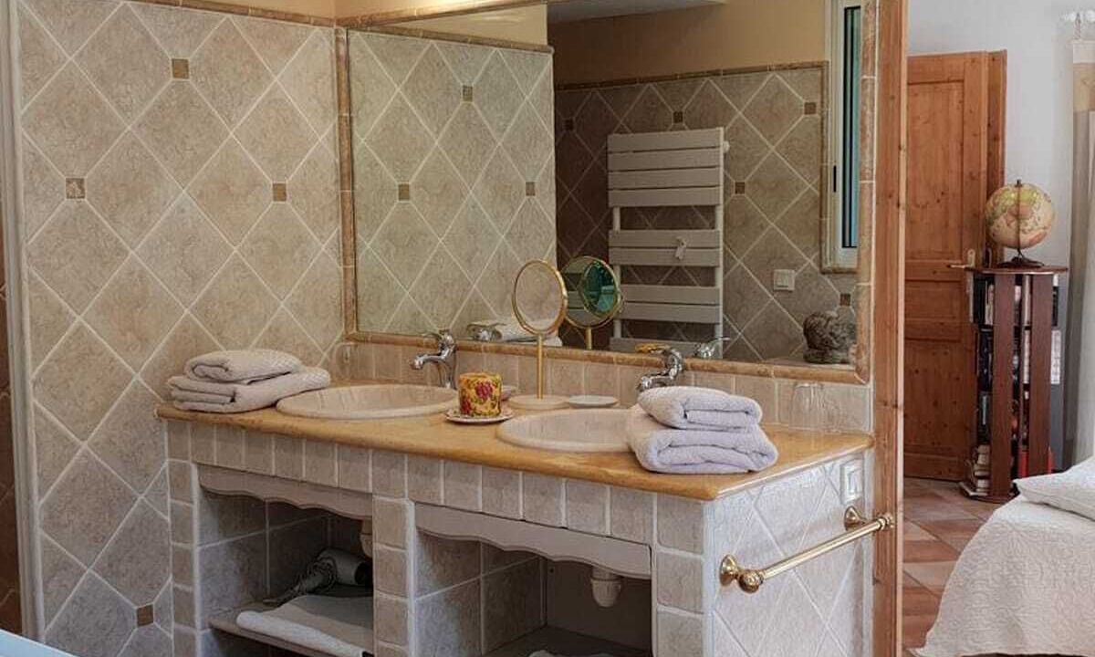 Photo of Bathroom in Orange