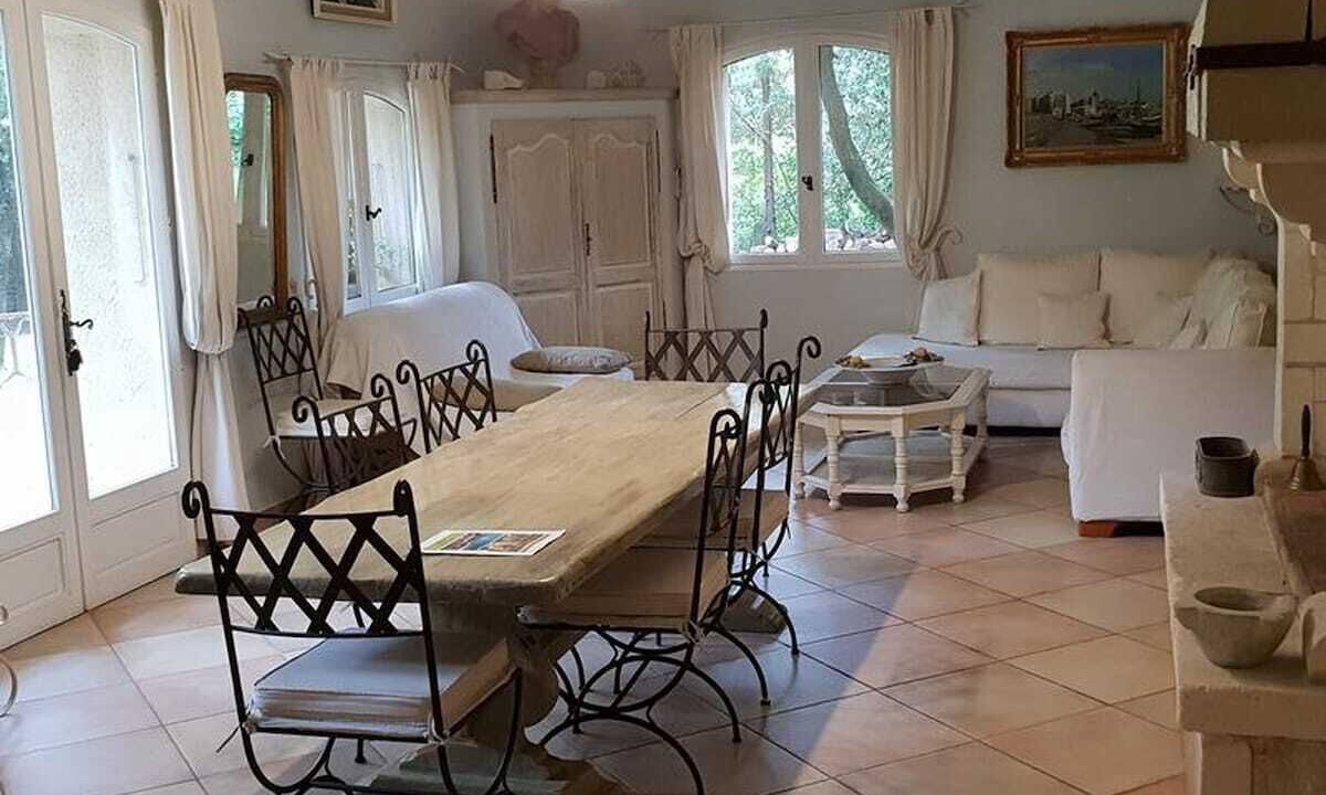 Photo of Livingroom in Orange