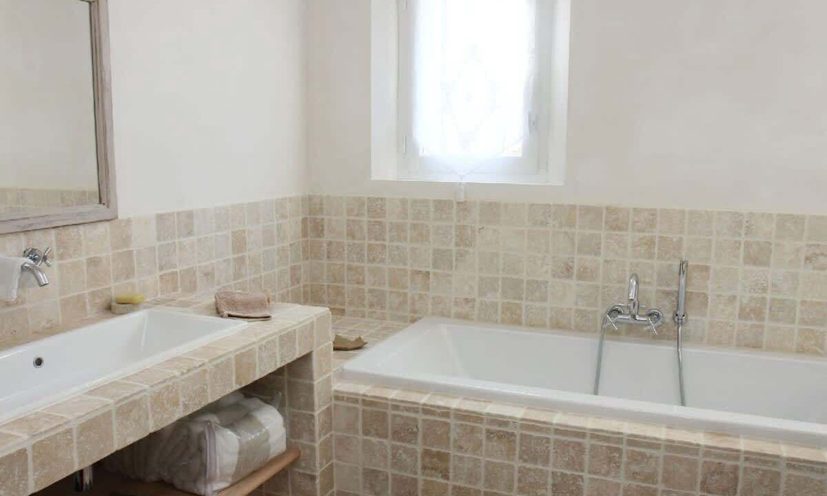 Photo of Bathroom in Lagnes