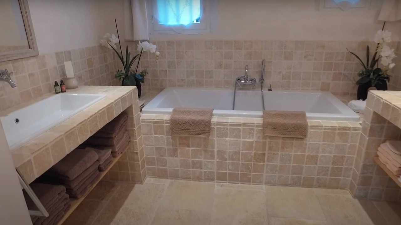 Photo of Bathroom in Lagnes