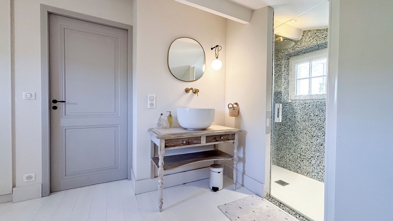 Photo of Bathroom in Beaumes-de-Venise