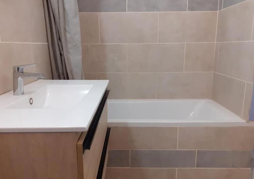 Photo of Bathroom in Jouques