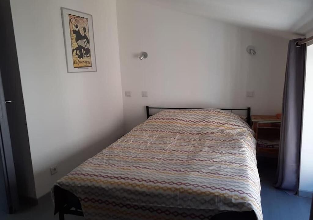Photo of Bedroom in Jouques