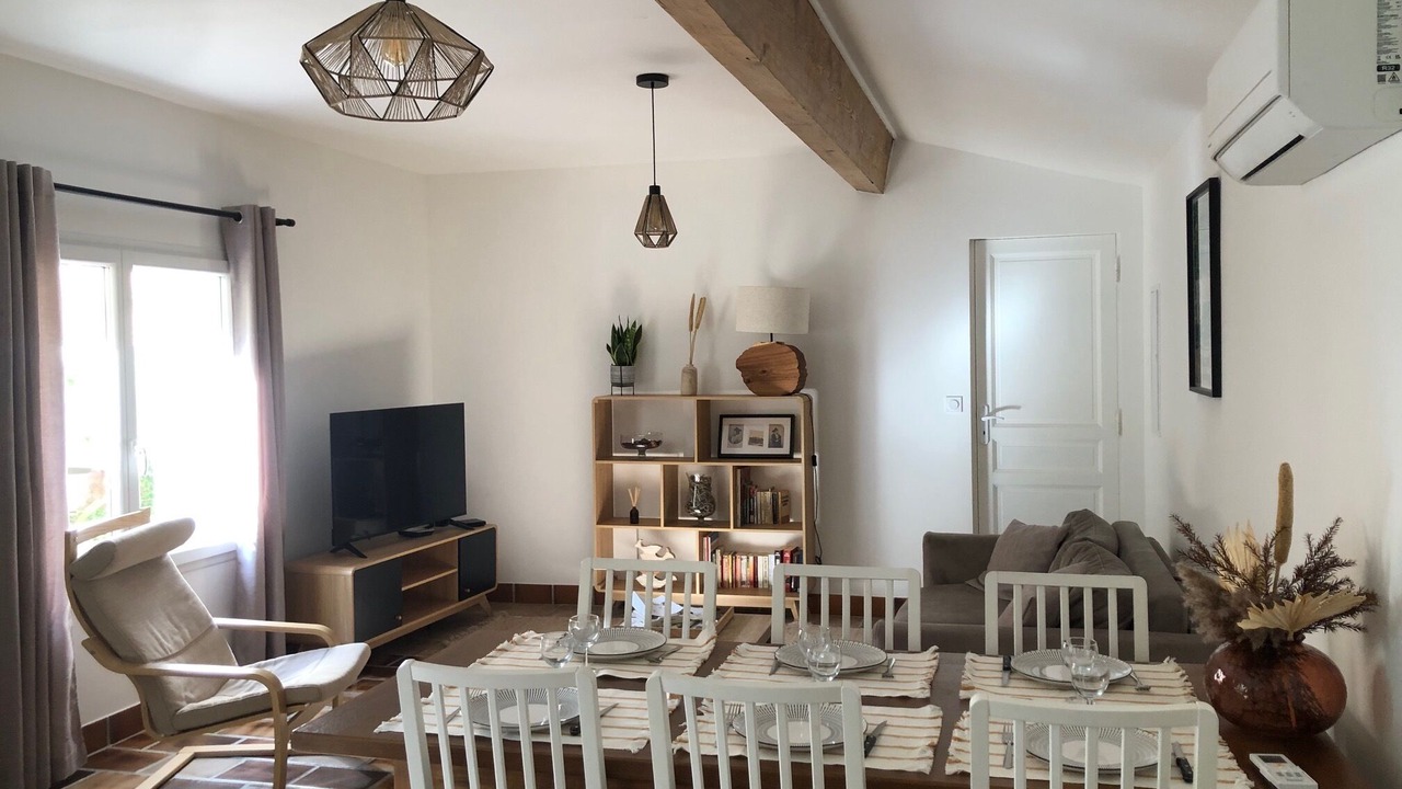 Photo of Livingroom in Cornillon-Confoux