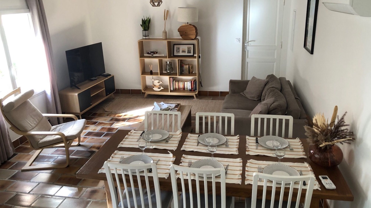 Photo of Livingroom in Cornillon-Confoux