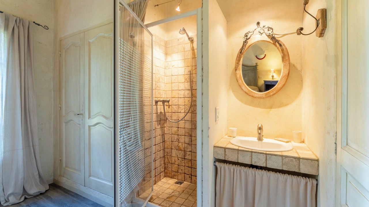 Photo of Bathroom in Velleron