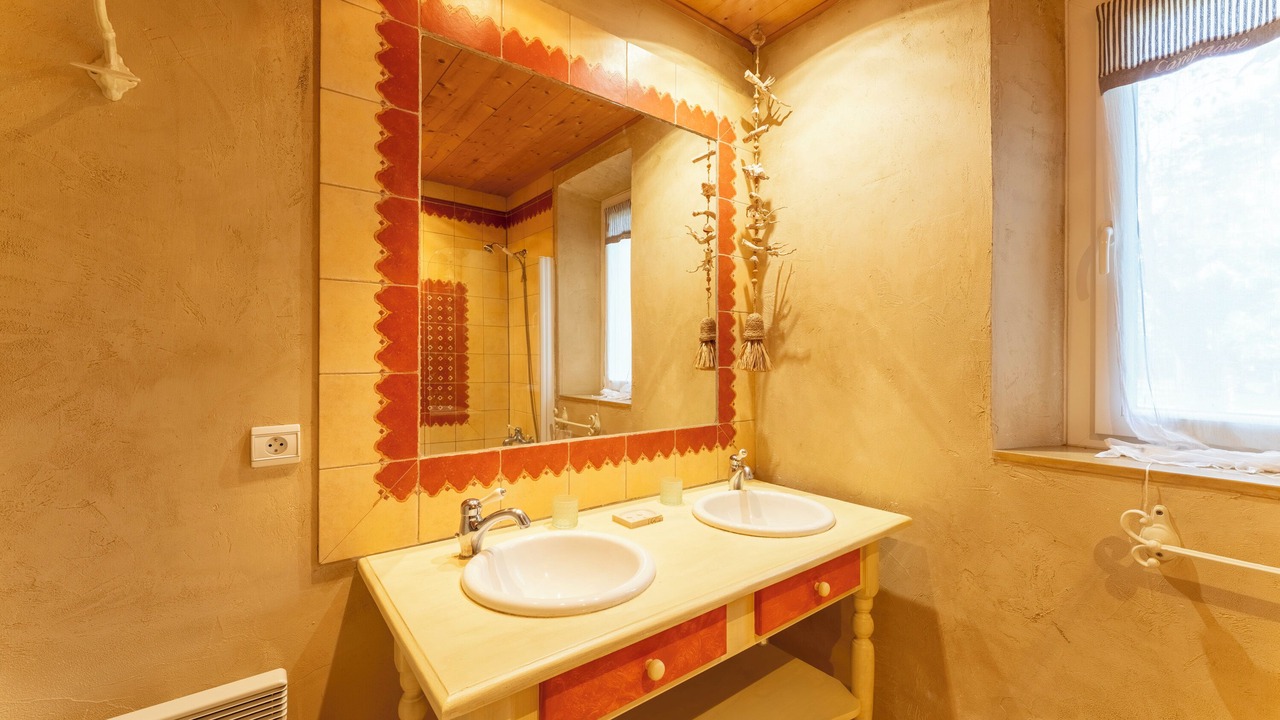 Photo of Bathroom in Velleron