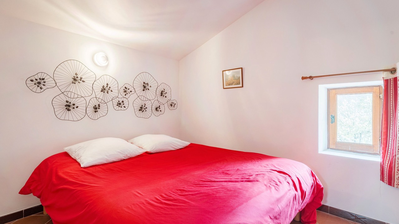 Photo of Bedroom in Simiane-la-Rotonde