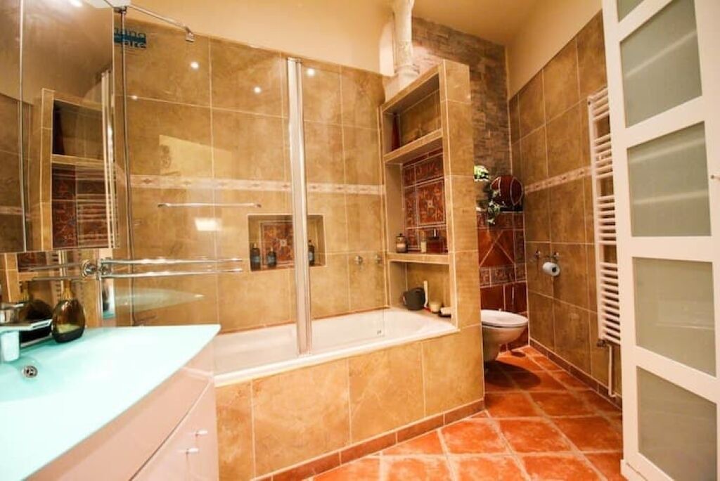 Photo of Bathroom in Noailles
