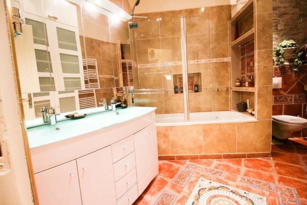 Photo of Bathroom in Noailles