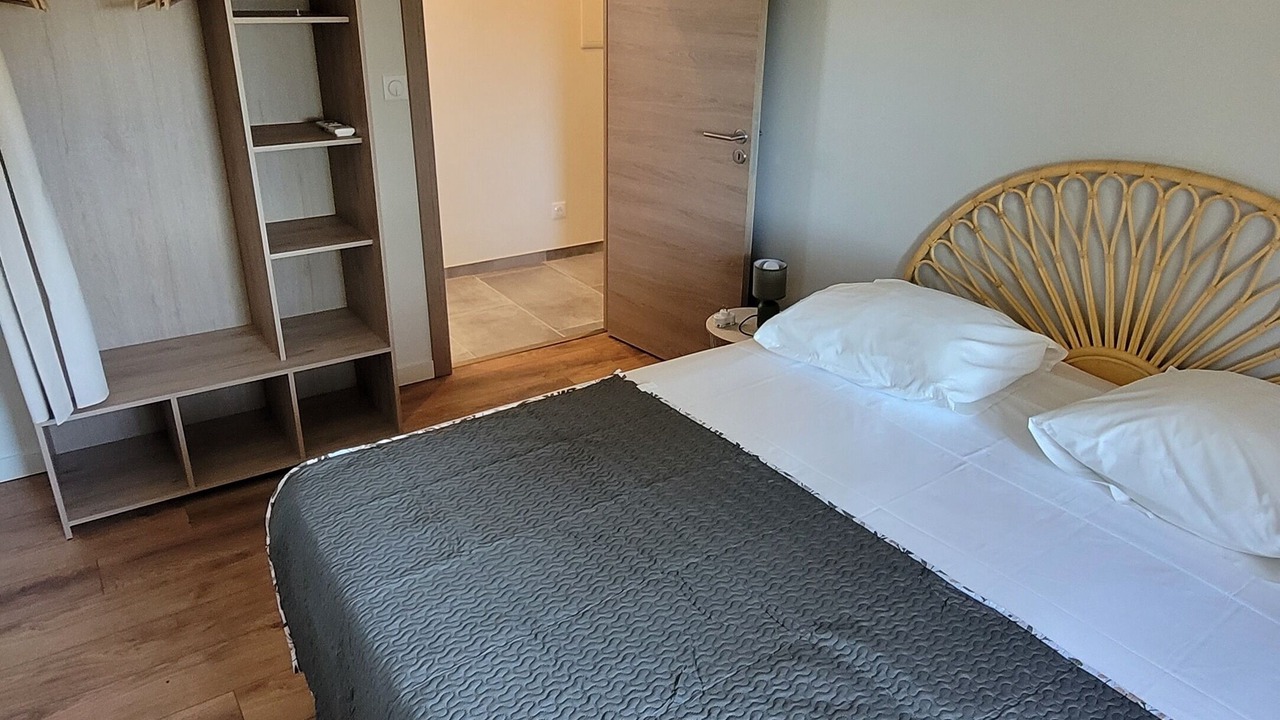 Photo of Bedroom in Orange