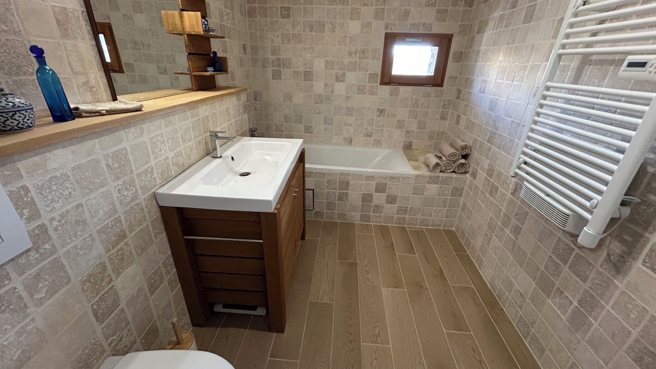Photo of Bathroom in Cruis