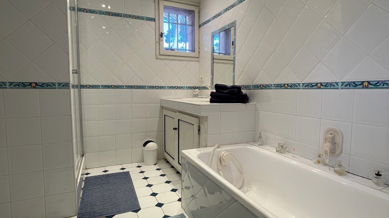 Photo of Bathroom in Saint-Hippolyte-le-Graveyron
