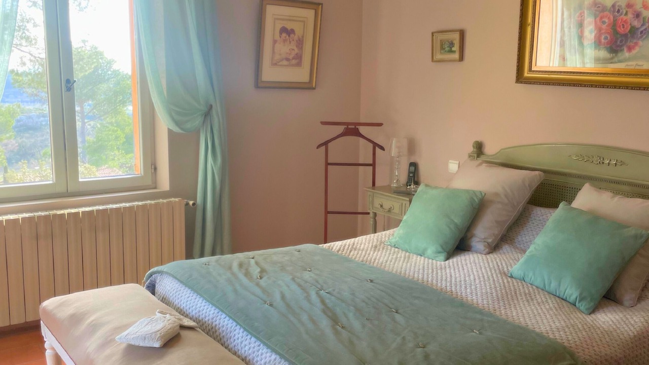 Photo of Bedroom in Saint-Hippolyte-le-Graveyron