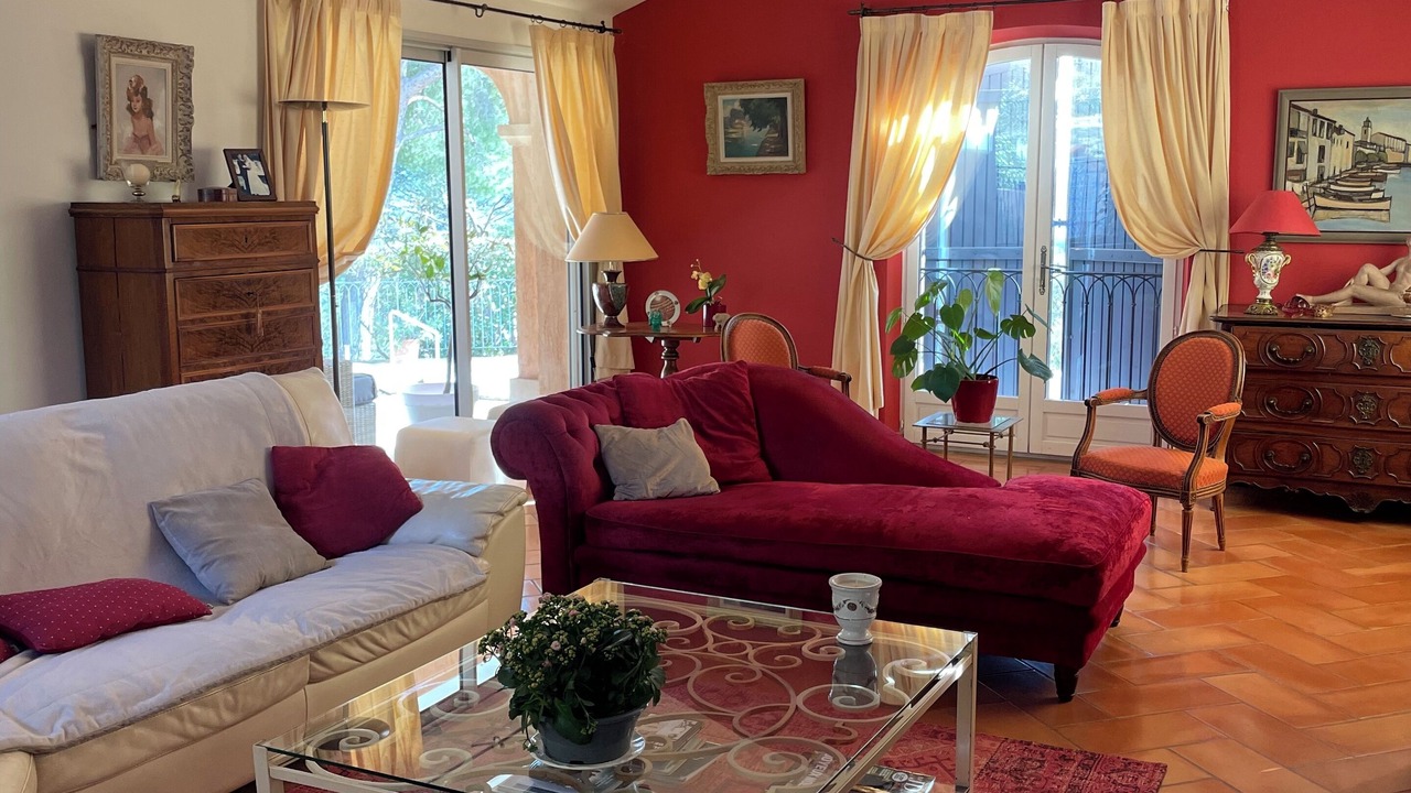 Photo of Livingroom in Saint-Hippolyte-le-Graveyron