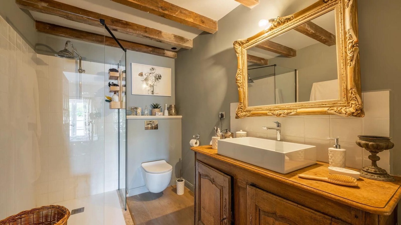 Photo of Bathroom in Molleges