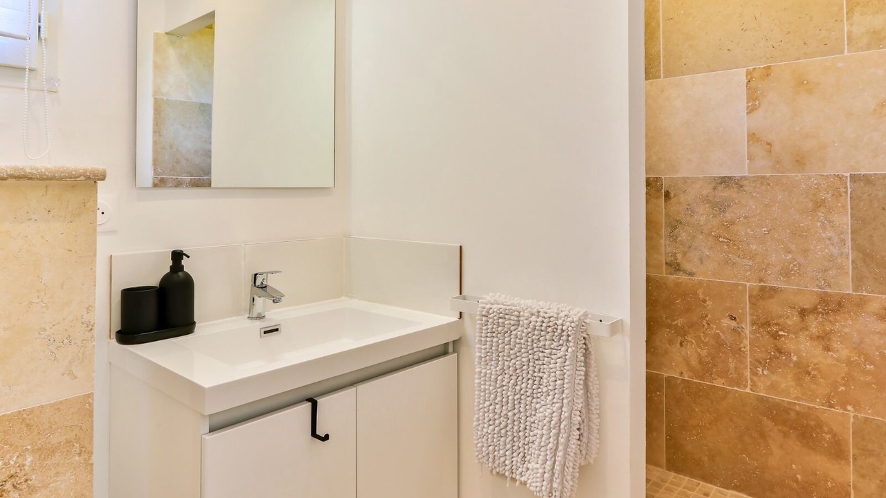 Photo of Bathroom in Saint-Etienne-du-Gres