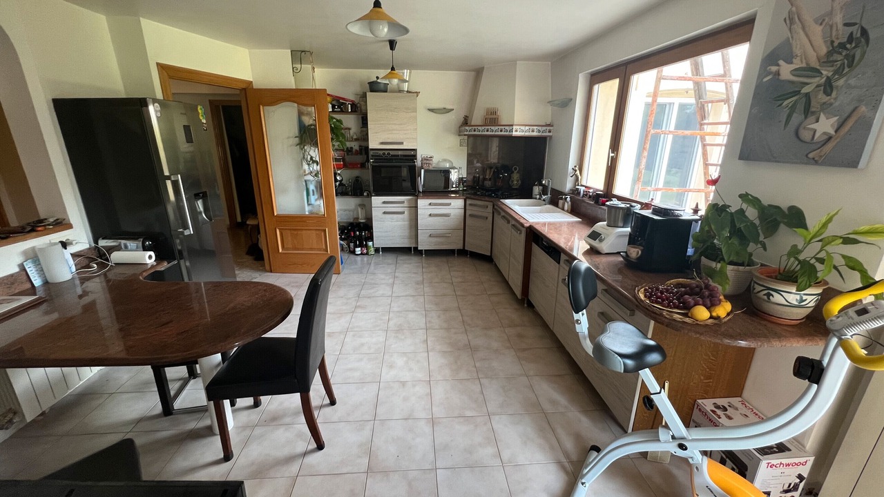 Photo of Kitchen in Chateauneuf-de-Gadagne