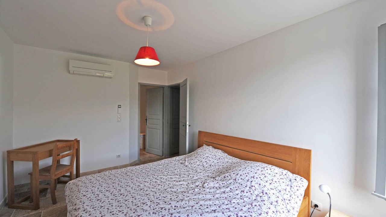 Photo of Bedroom in Lioux