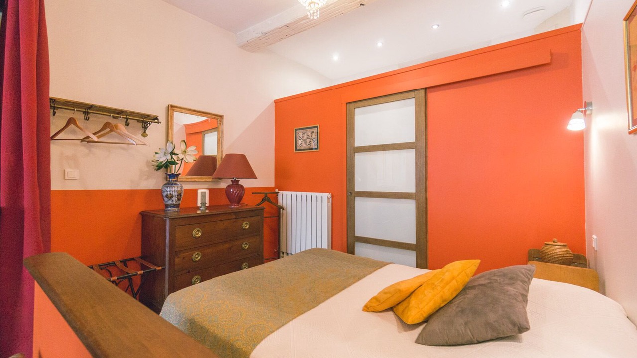 Photo of Bedroom in Arles City Centre