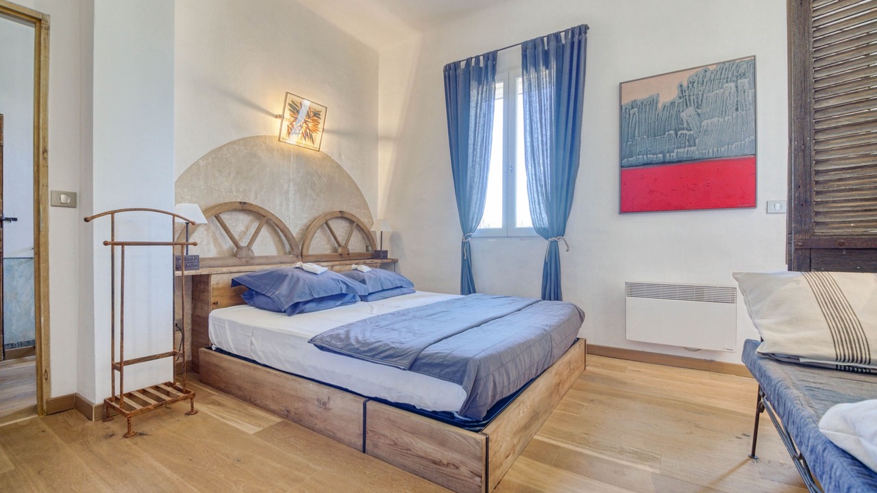 Photo of Bedroom in L'Isle-sur-la-Sorgue