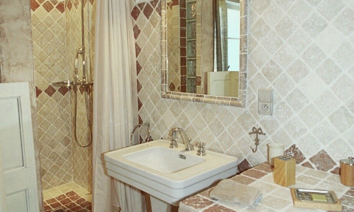 Photo of Bathroom in L'Isle-sur-la-Sorgue