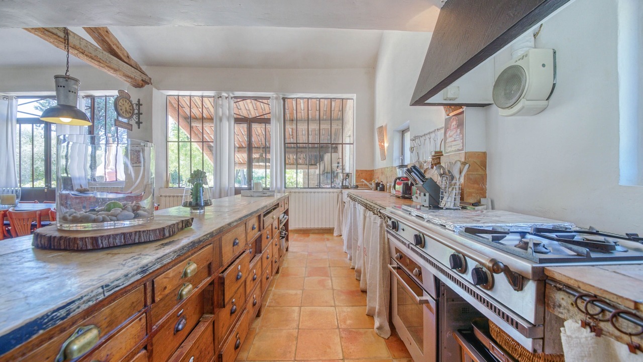 Photo of Kitchen in L'Isle-sur-la-Sorgue